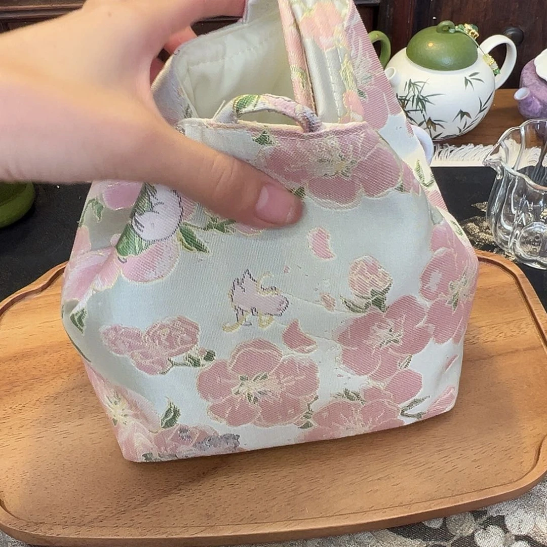 茶具的设计和制作等方面都