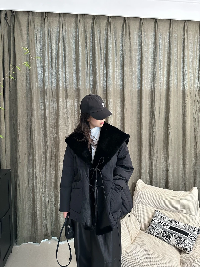 [李由由] LYYou CLOTHES雅丹风系秋冬女士百搭短款保暖鹅绒服8363