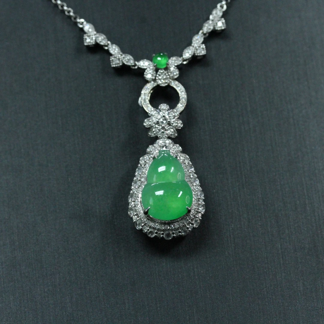 天然缅甸翡翠A货18K白金镶满绿福气满满葫芦套链/01026020/拍卖