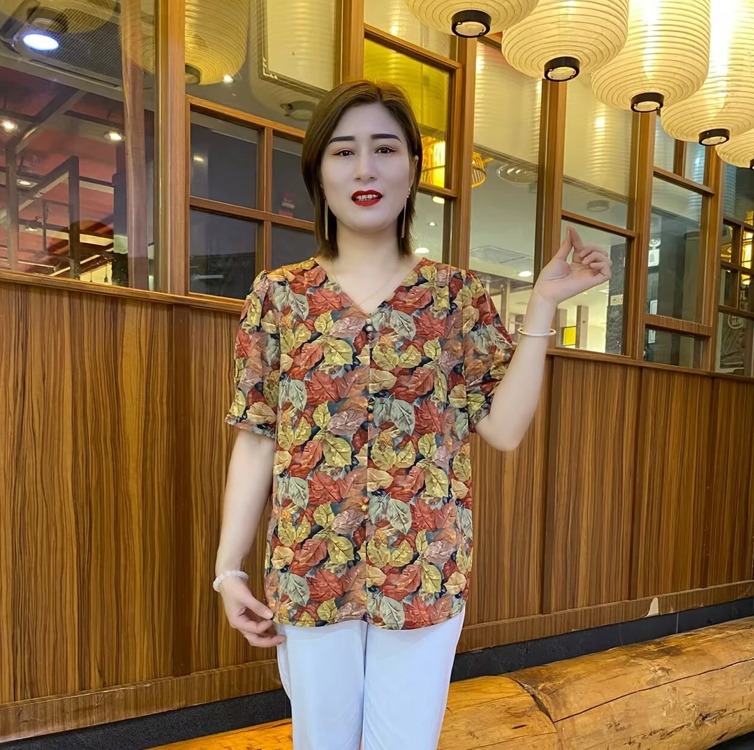 夏季新款妈妈装显瘦时尚洋气V领宽松休闲百搭碎花洋气衫