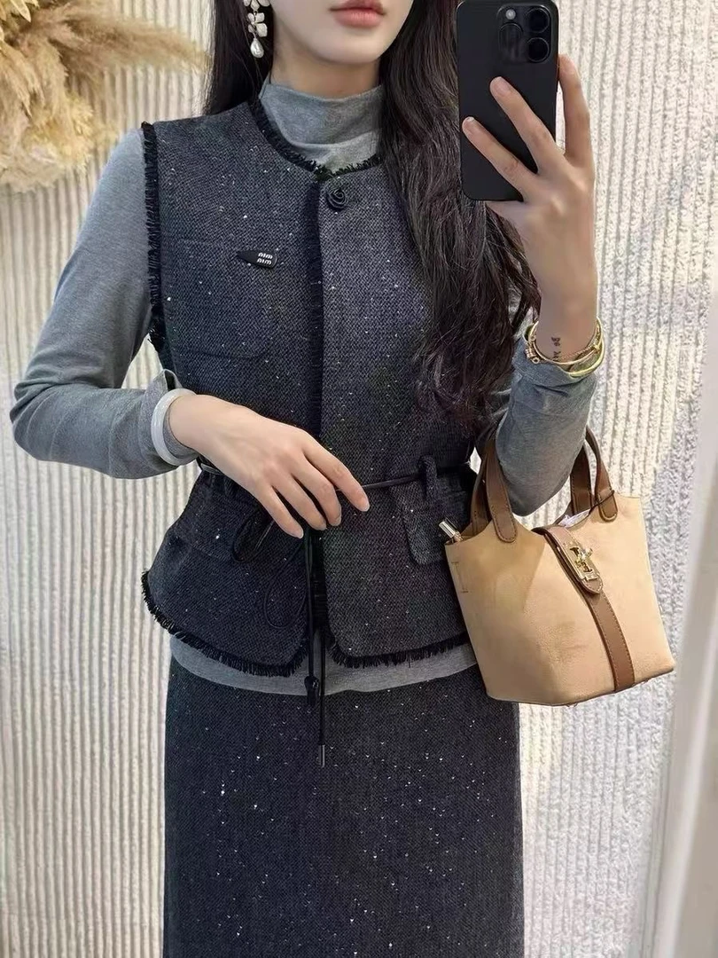 秋季小香风名媛气质无袖马甲长袖打底衫半身裙搭配套装