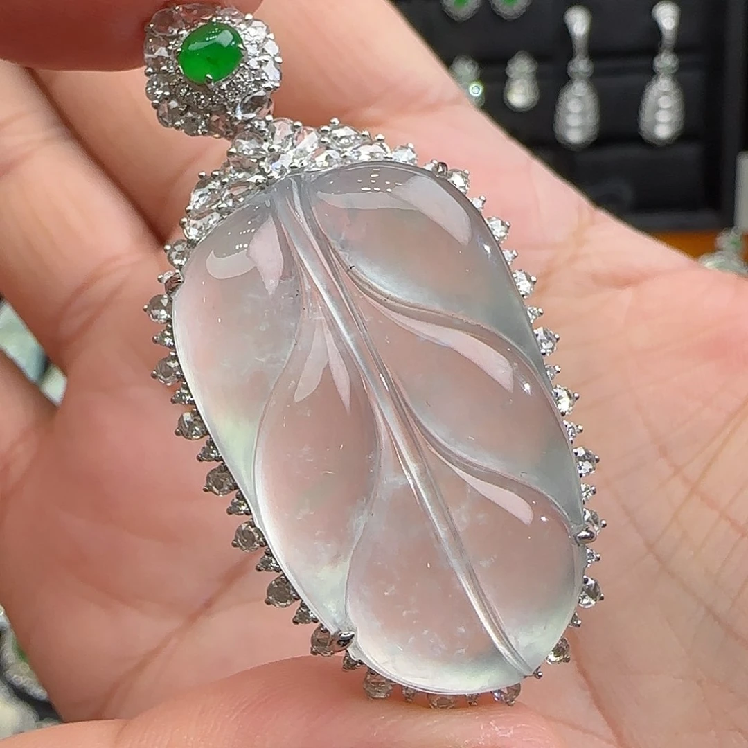 颈饰18K金镶嵌翡翠天然翡翠