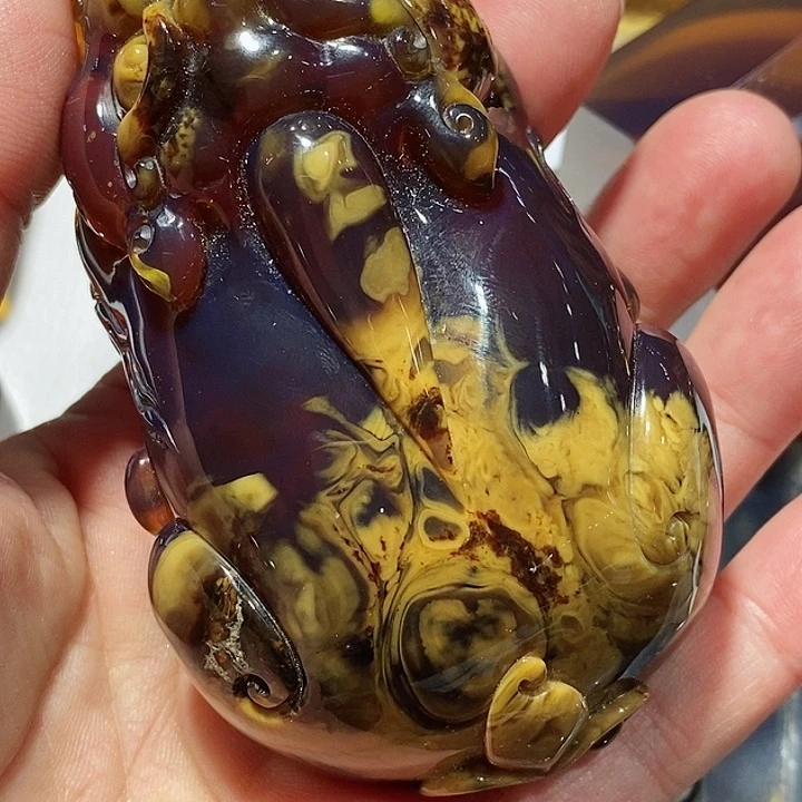 琥珀颈饰未镶嵌舍***水溶洞貔貅