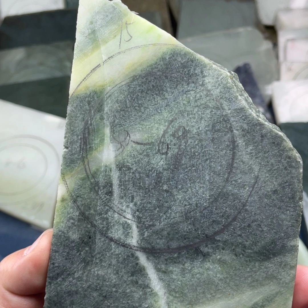 独山玉未镶嵌珠宝奇石