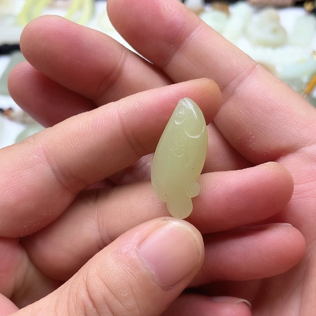 邮****和田玉未镶嵌吊坠(不含链)