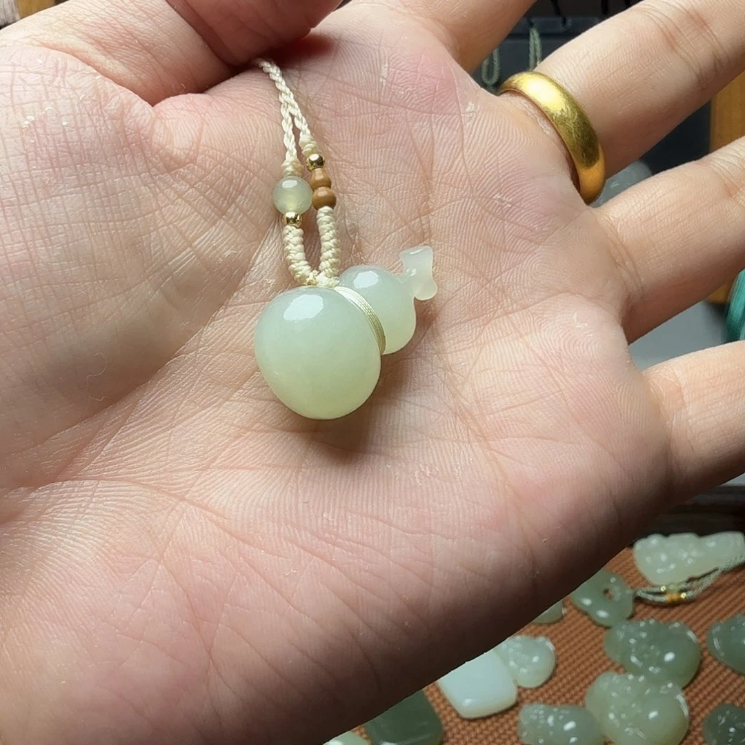 用***5和田玉未镶嵌颈饰