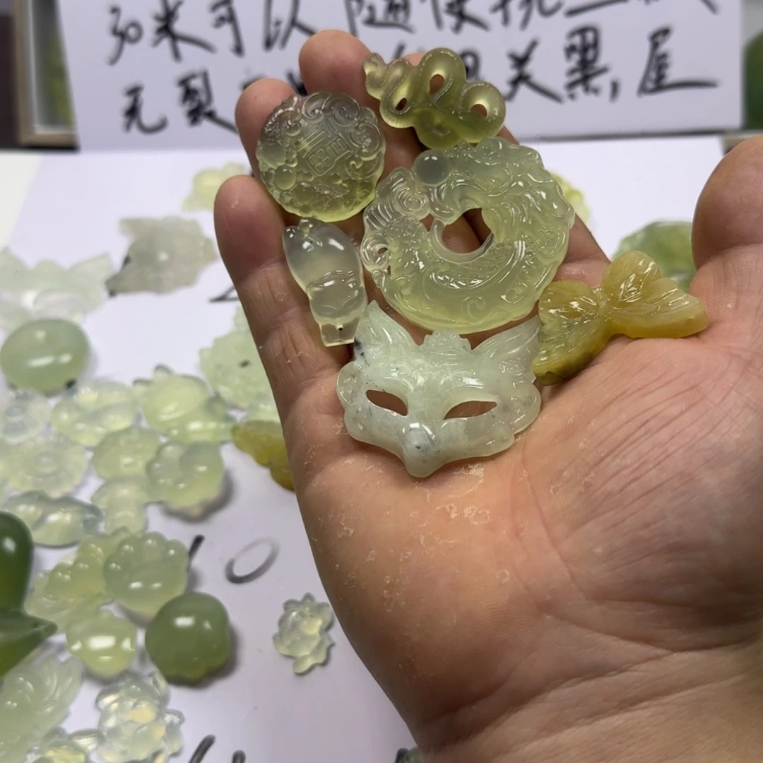 留***و岫玉未镶嵌玫瑰花