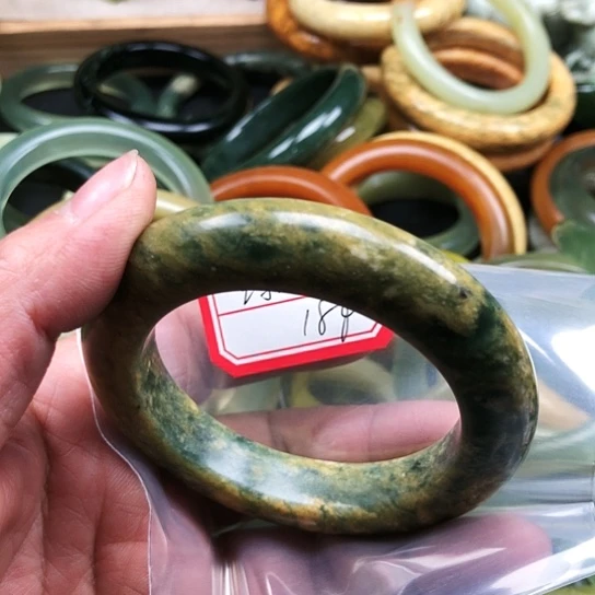 蛇纹石玉手镯未镶嵌玛*修