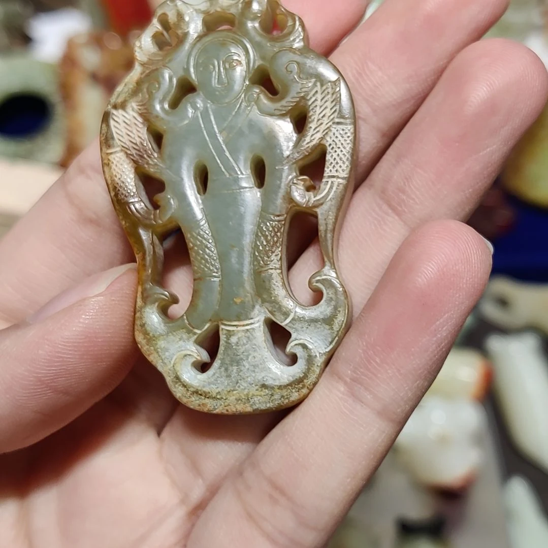 透闪石质玉未镶嵌颈饰