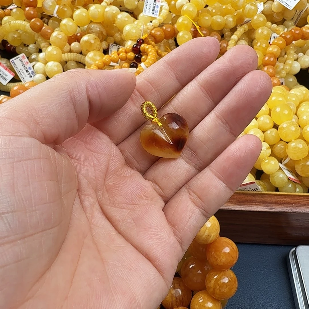 琥珀未镶嵌珠宝奇石