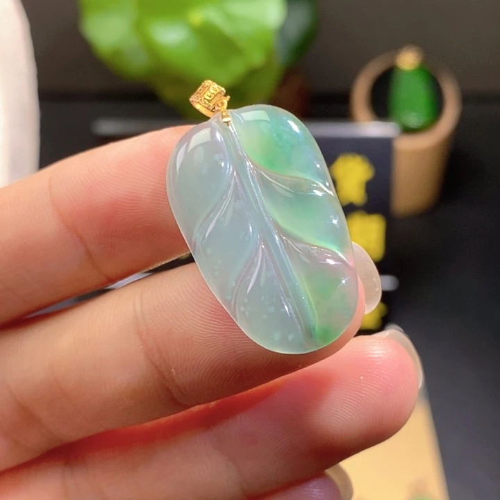 翡翠未镶嵌颈饰吊坠