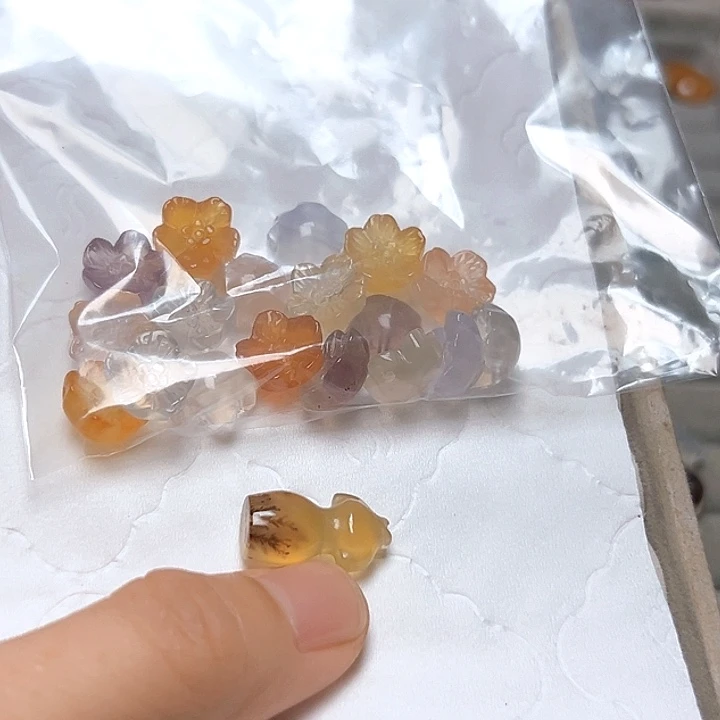 赵***.合金颈饰玛瑙/玉髓