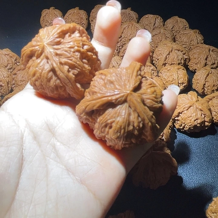 嘿***子文玩核桃吊坠您好