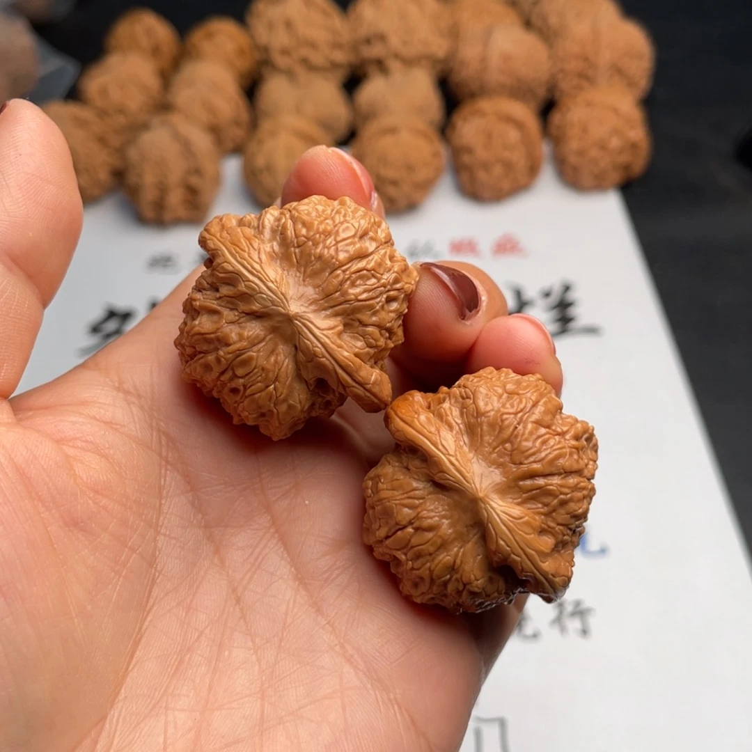 文玩核桃吊坠097。36血麒麟返油