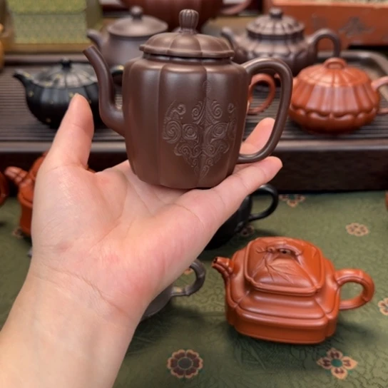 军****茶壶紫砂宫灯紫泥刻卷草纹