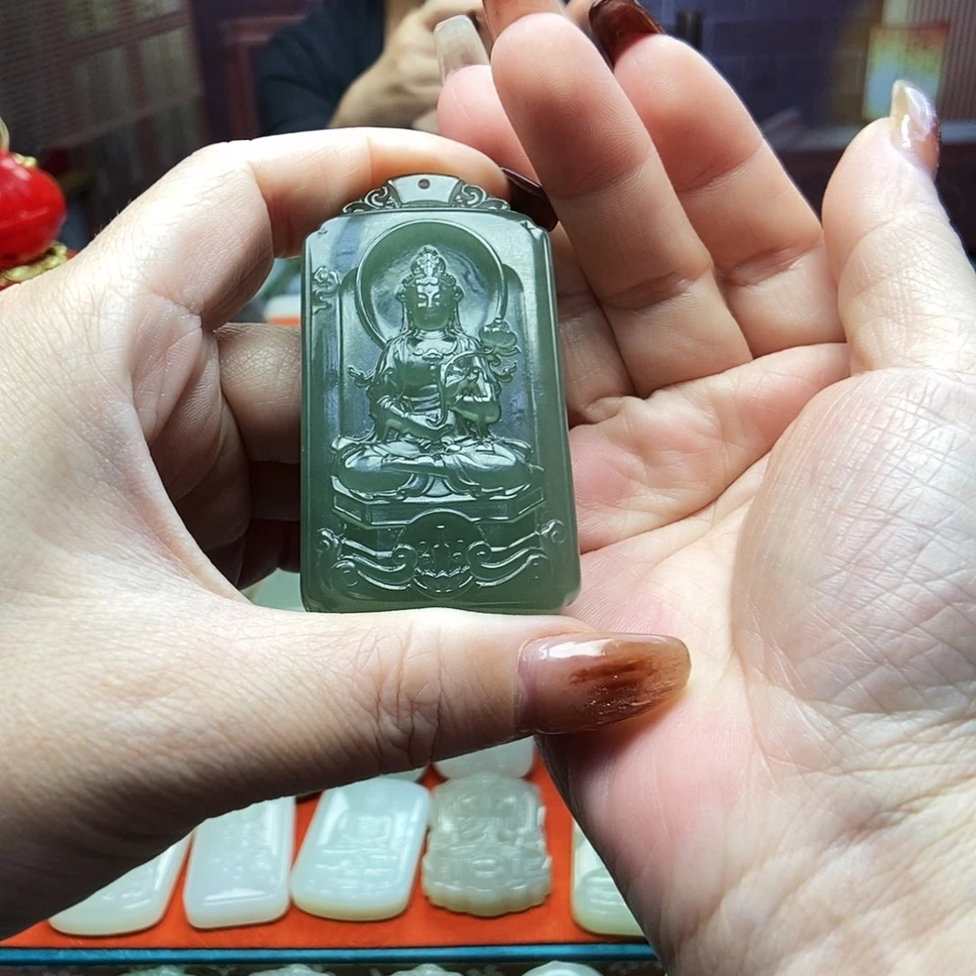 颈饰未镶嵌和田玉闪****