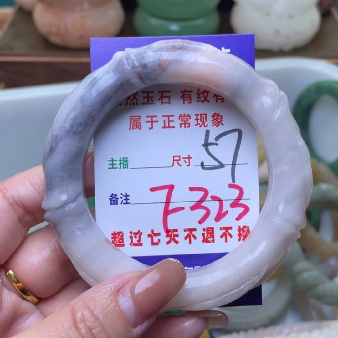 【闪购商品】未镶嵌手镯（圆镯）石英质玉