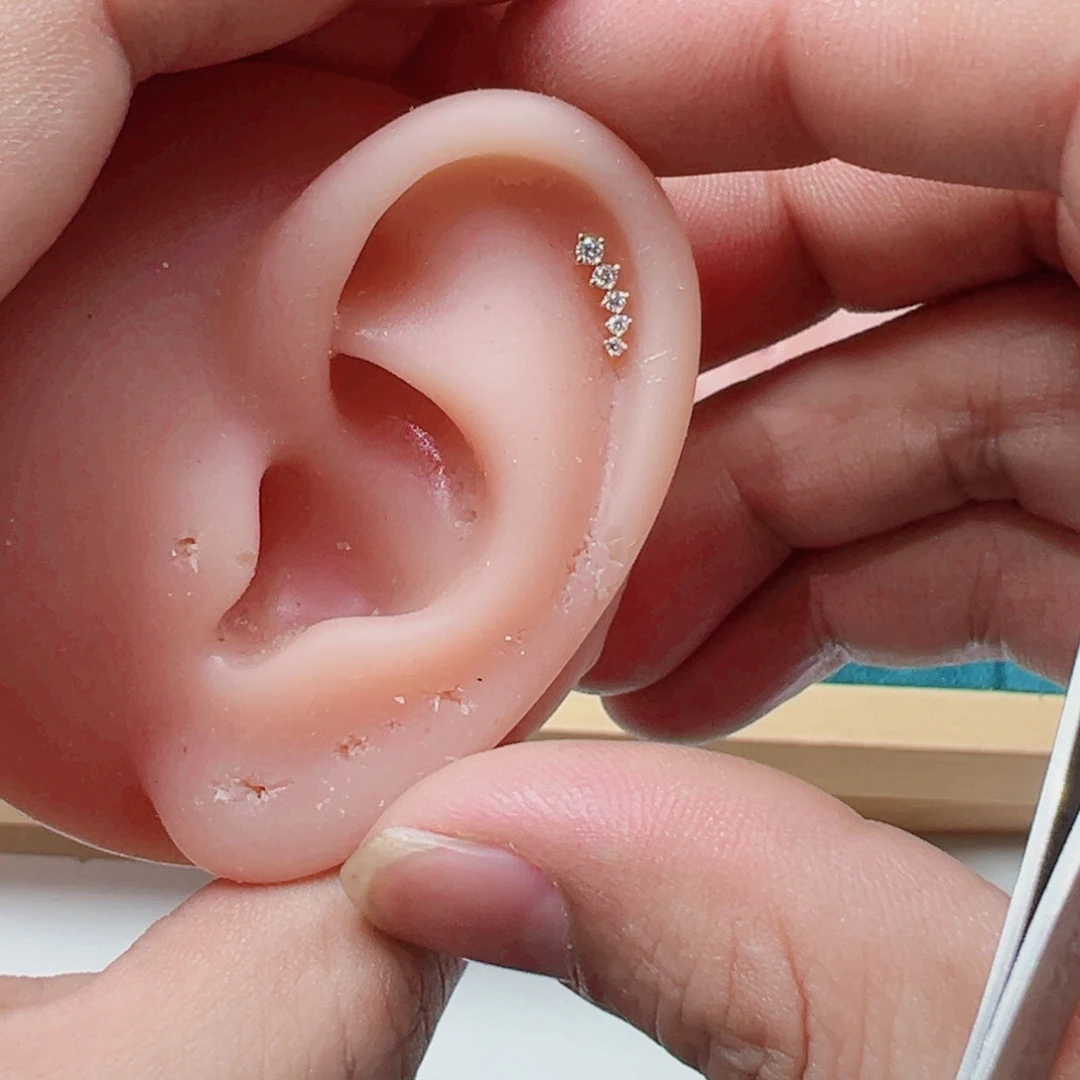 钻石耳饰18K金镶嵌c**e大彗星耳钉黑K玫螺丝款