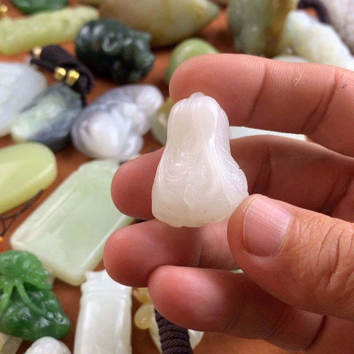 未镶嵌和田玉挂件