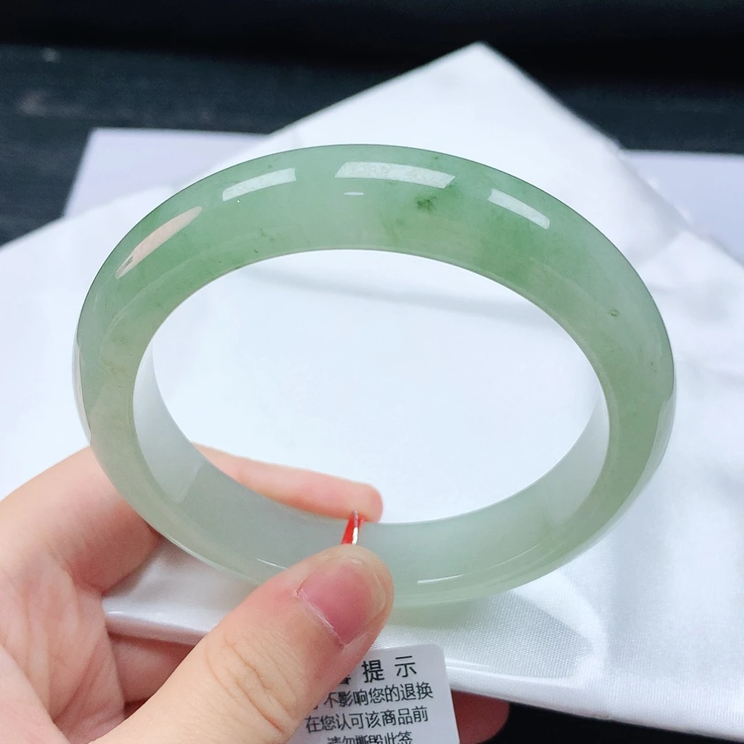 翡翠手镯未镶嵌57圈