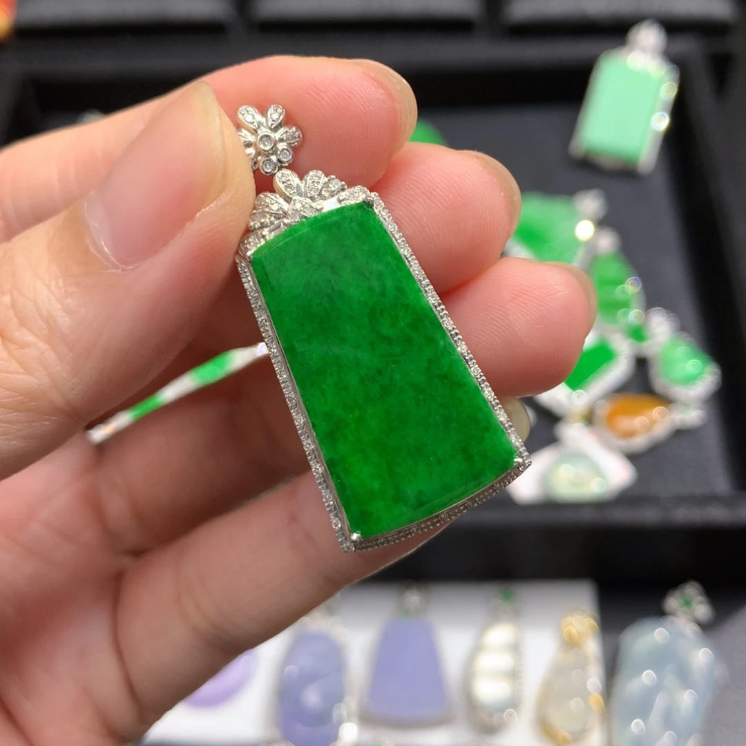 翡翠18K金镶嵌吊坠(不含链)裸石不厚