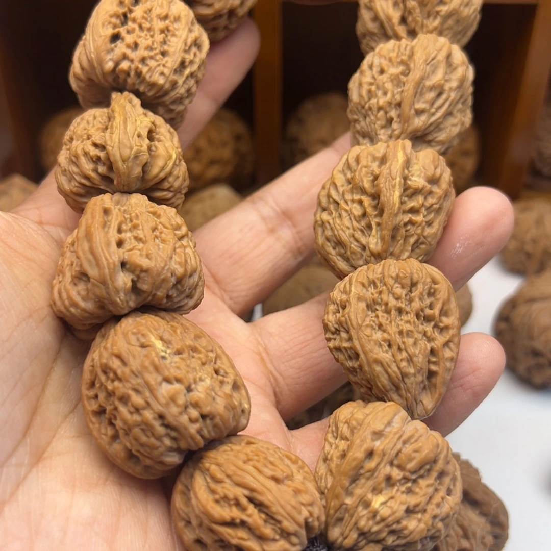 文玩核桃吊坠南疆石塔串有黄