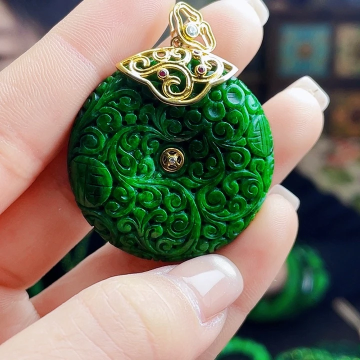 翡翠18K金镶嵌颈饰多样性