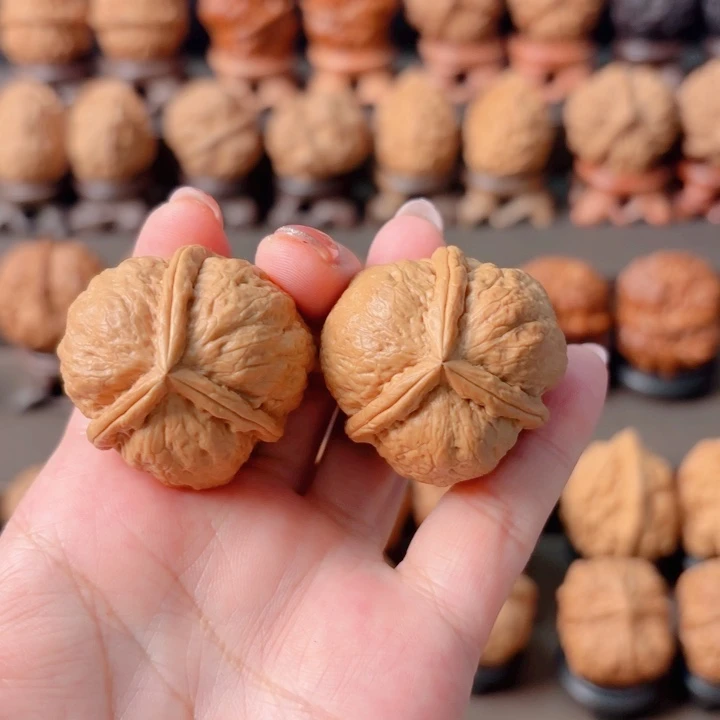 文玩核桃把件爆****茶平细三棱