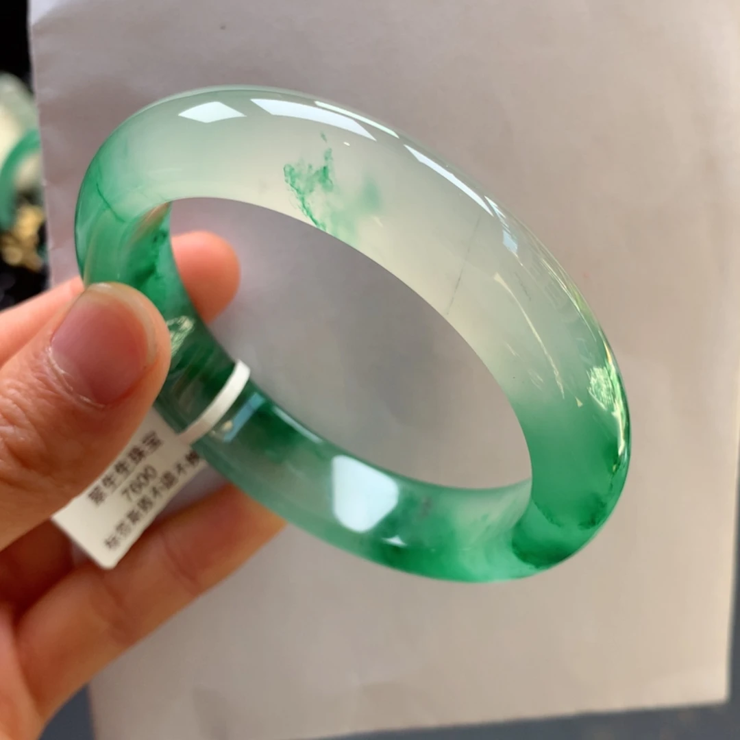 【闪购商品】未镶嵌手镯石英质玉