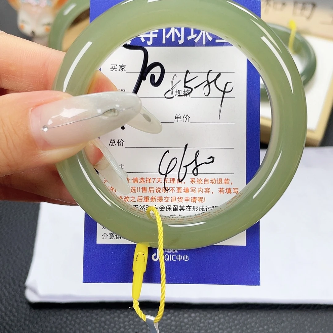 和田玉未镶嵌手镯