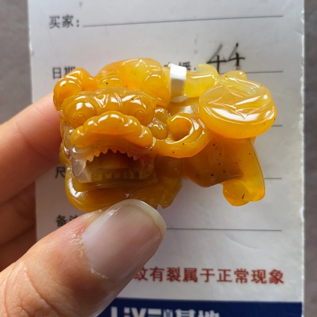 石英质玉（黄龙玉）未镶嵌颈饰