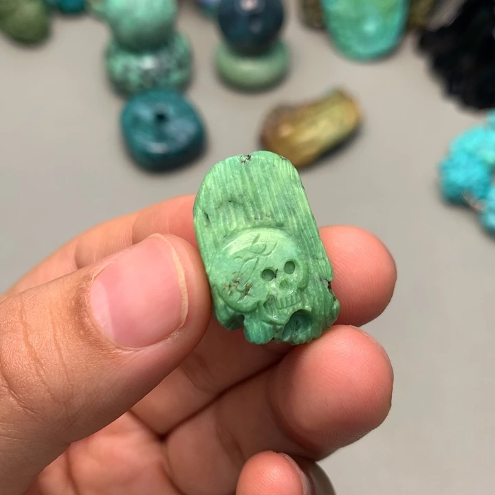 未镶嵌绿松石颈饰