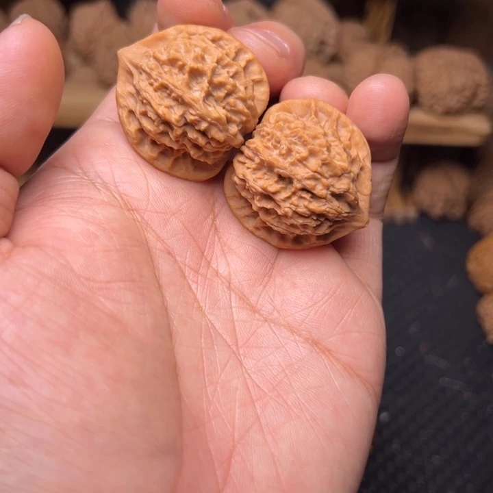 文玩核桃吊坠小狮子