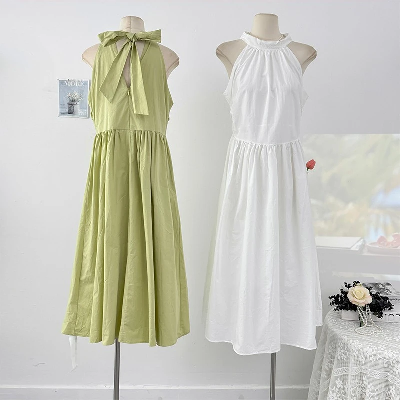 法式设计感挂脖系带露肩连衣裙女夏季2025高腰字褶皱宽松大摆裙