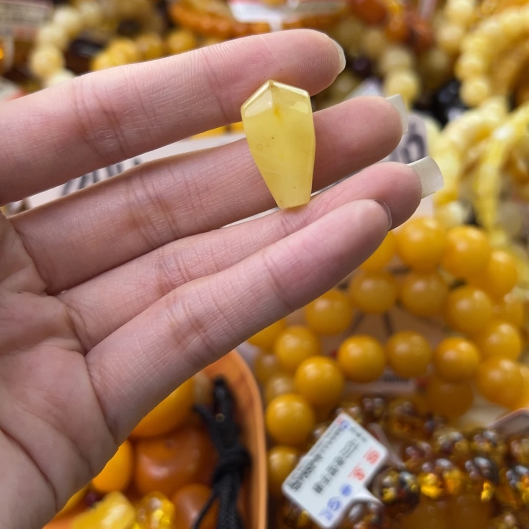 琥珀珠宝奇石未镶嵌