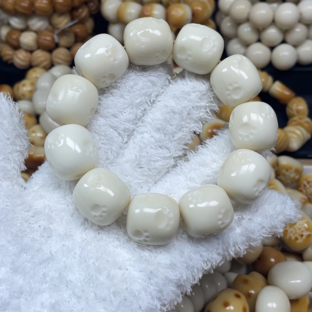 菩提根/象牙果手串12.27.53猫猫踩雪桶