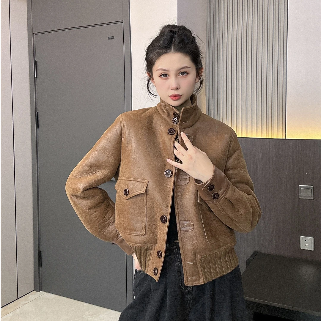 CJJL2632绒面卡图斯皮毛一体外套女短款单排扣针织边羊羔毛皮草