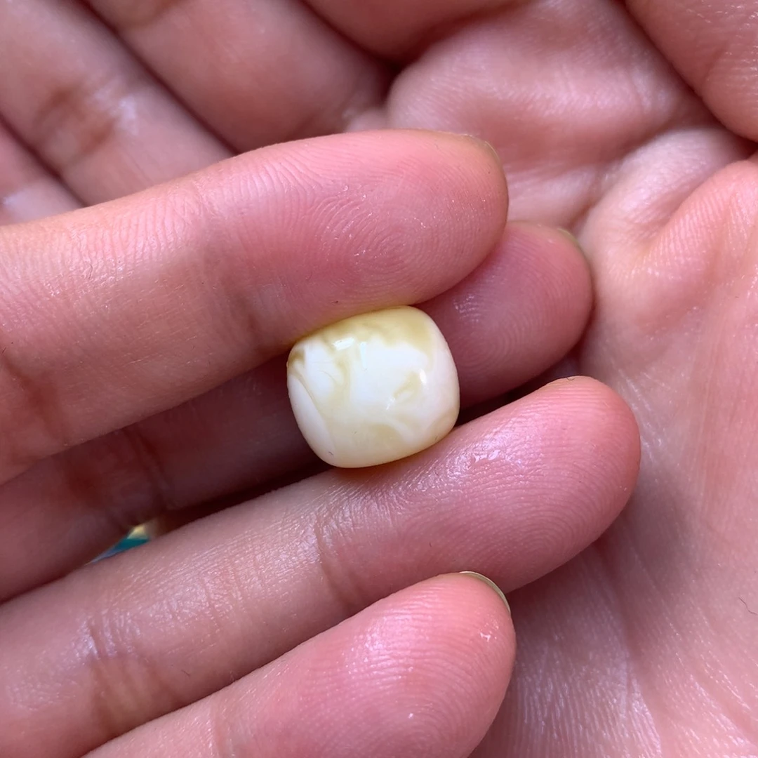 未镶嵌琥珀裸石╰****年蜜蜡