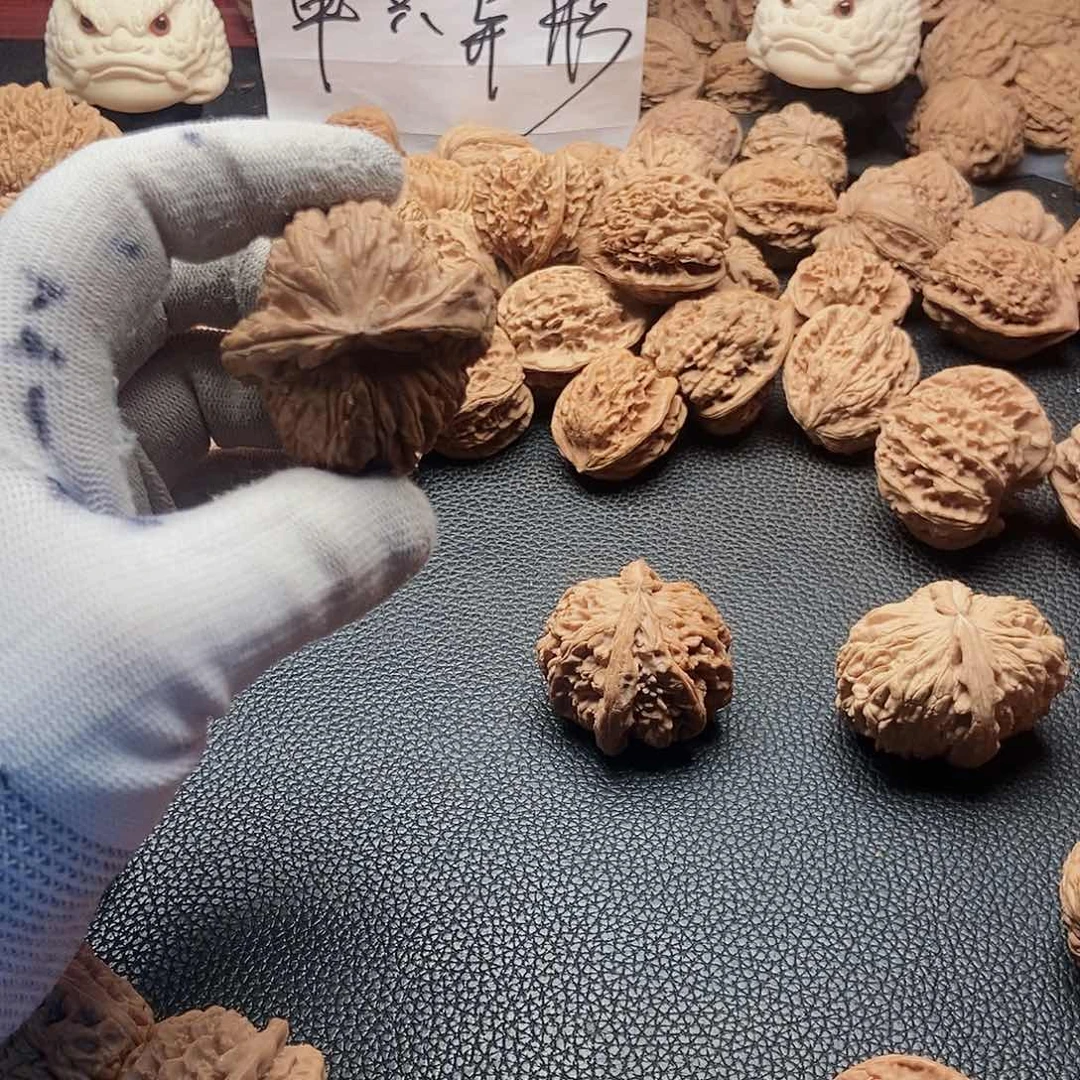 *****文玩核桃吊坠白狮子