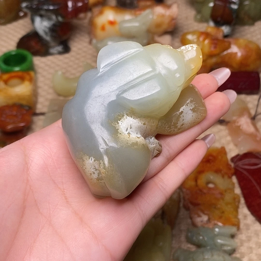 蛇纹石玉未镶嵌颈饰