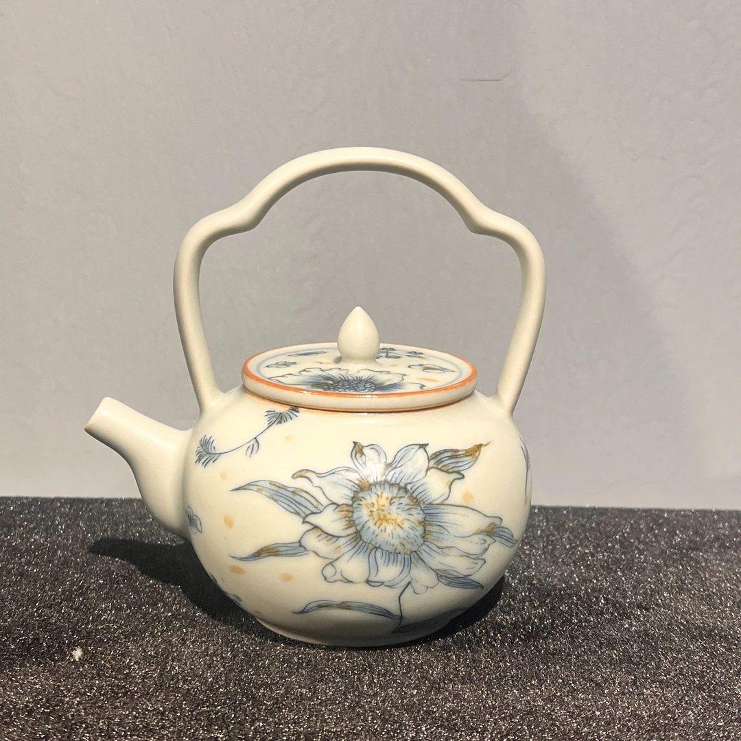 青花提梁壶中式太阳花