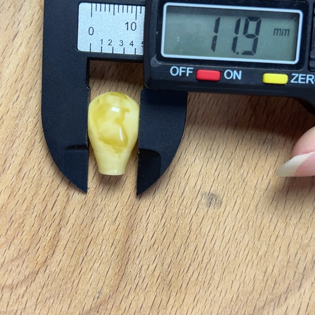 琥珀未镶嵌裸石三通