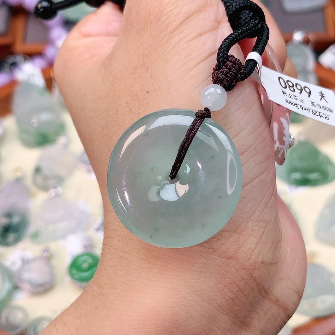 翡翠未镶嵌颈饰平安扣