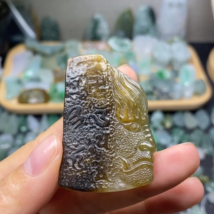 颈饰未镶嵌翡翠一念之间