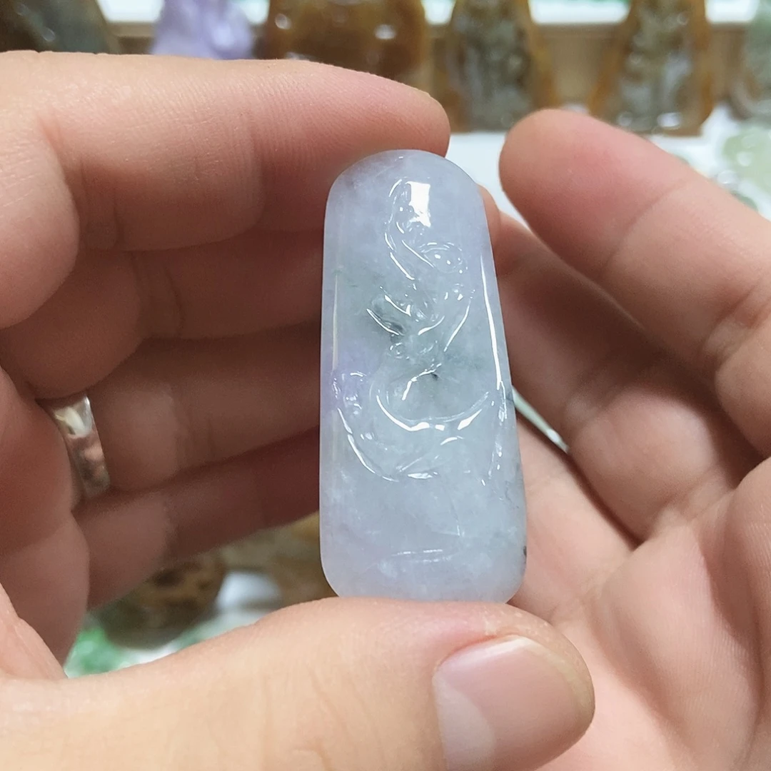 翡翠未镶嵌颈饰送