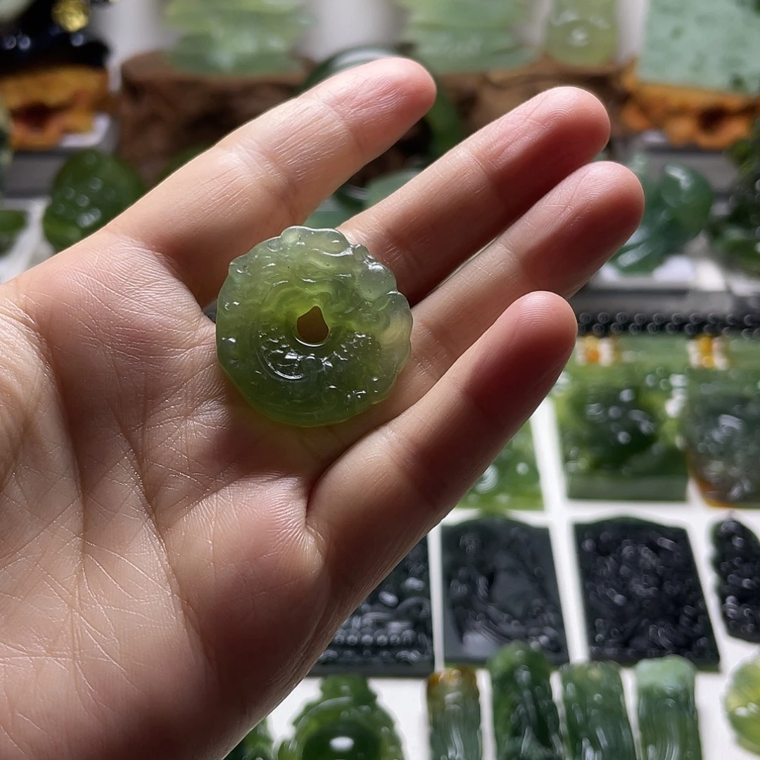 未镶嵌蛇纹石玉颈饰