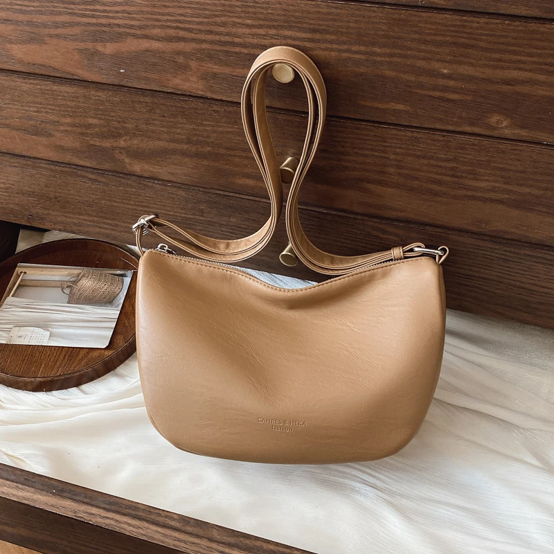 高级感软皮包包女2025新款小众洋气饺子包简约气质百搭单肩斜挎包