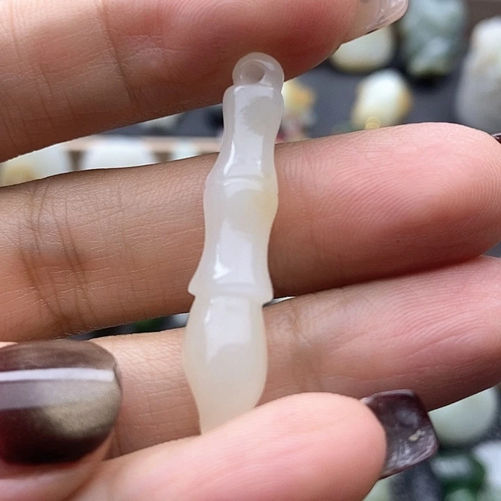 颈饰未镶嵌和田玉（糖玉）