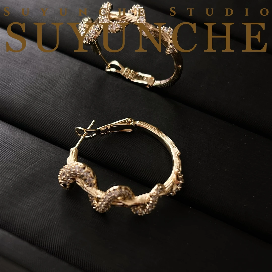 铜合金合成锆石耳饰 SuyuncheA95绿金色时尚蛇形缠绕轻奢精致耳环