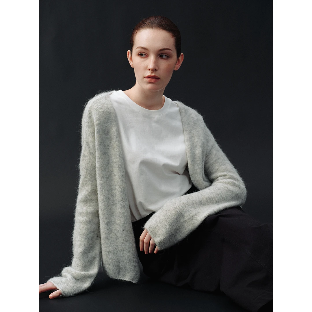 GUOE/时髦慵懒 羊驼羊毛简约文艺蓬松慵懒V领针织开衫上衣女36106